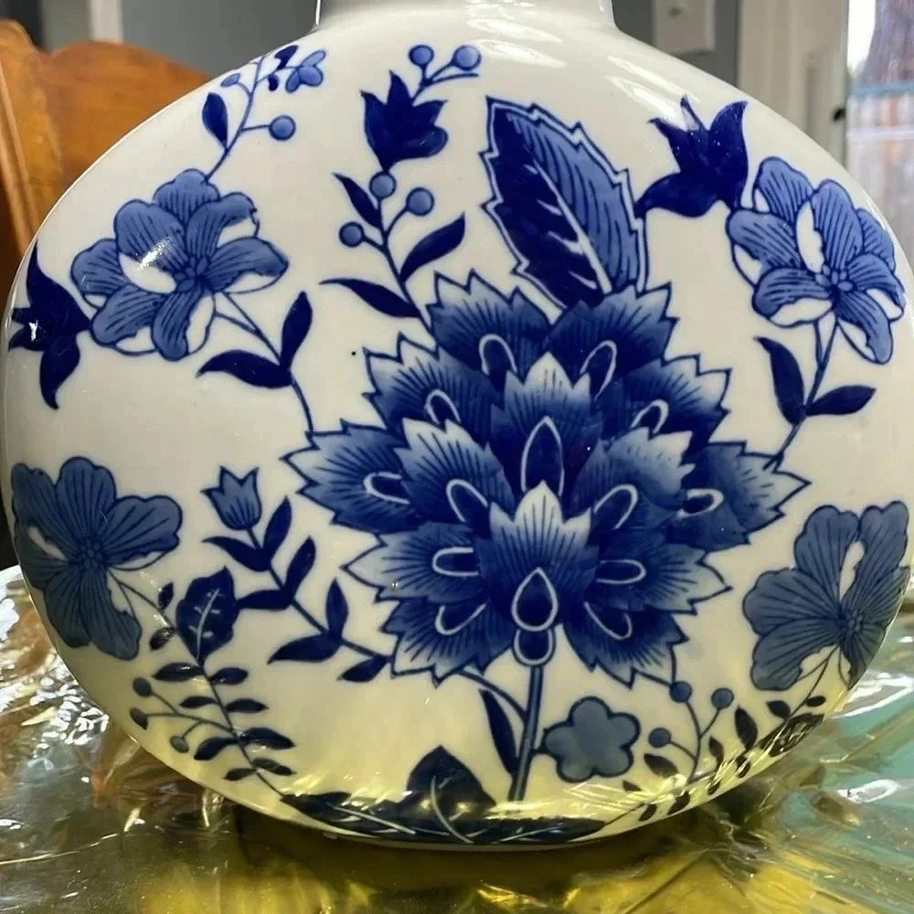 Vintage blue white chinoiserie potter vase